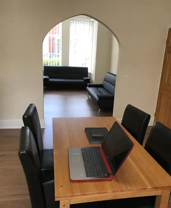 Gorton Holiday Home-1